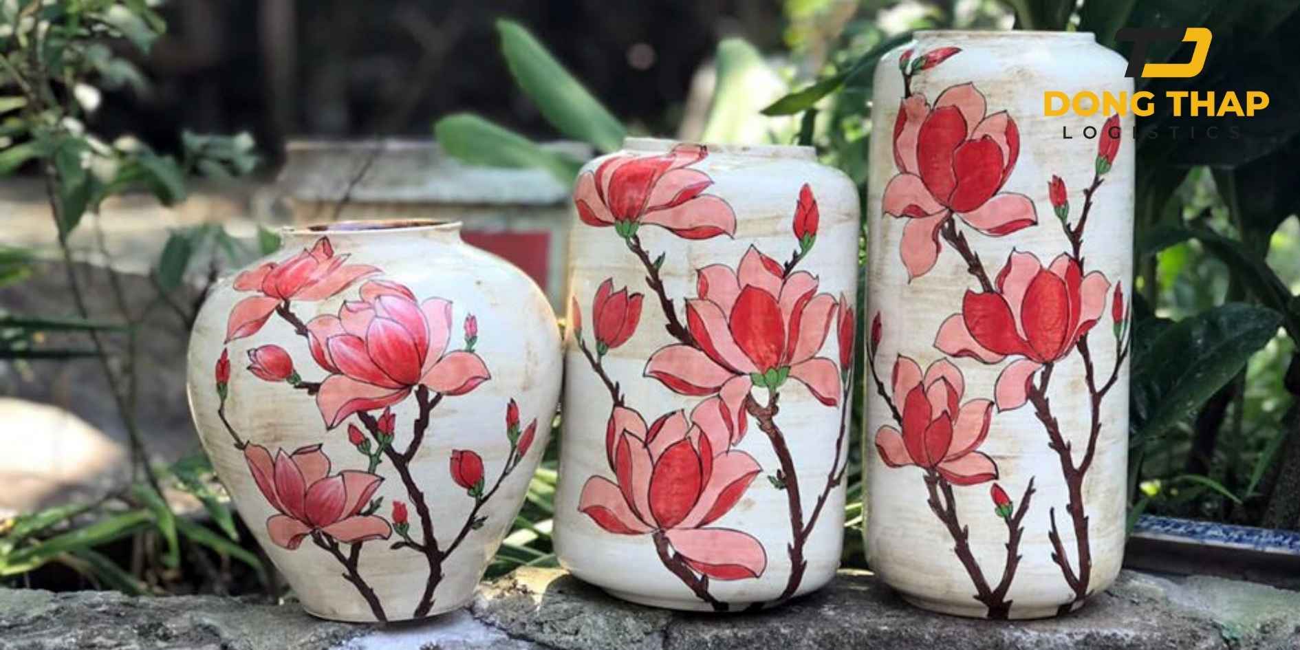 Vận Chuyển Lọ Hoa Gốm Bát Tràng Họa Tiết Tết Sang Thái Lan – Điểm Nhấn Văn Hóa Việt Trong Không Gian Xuân