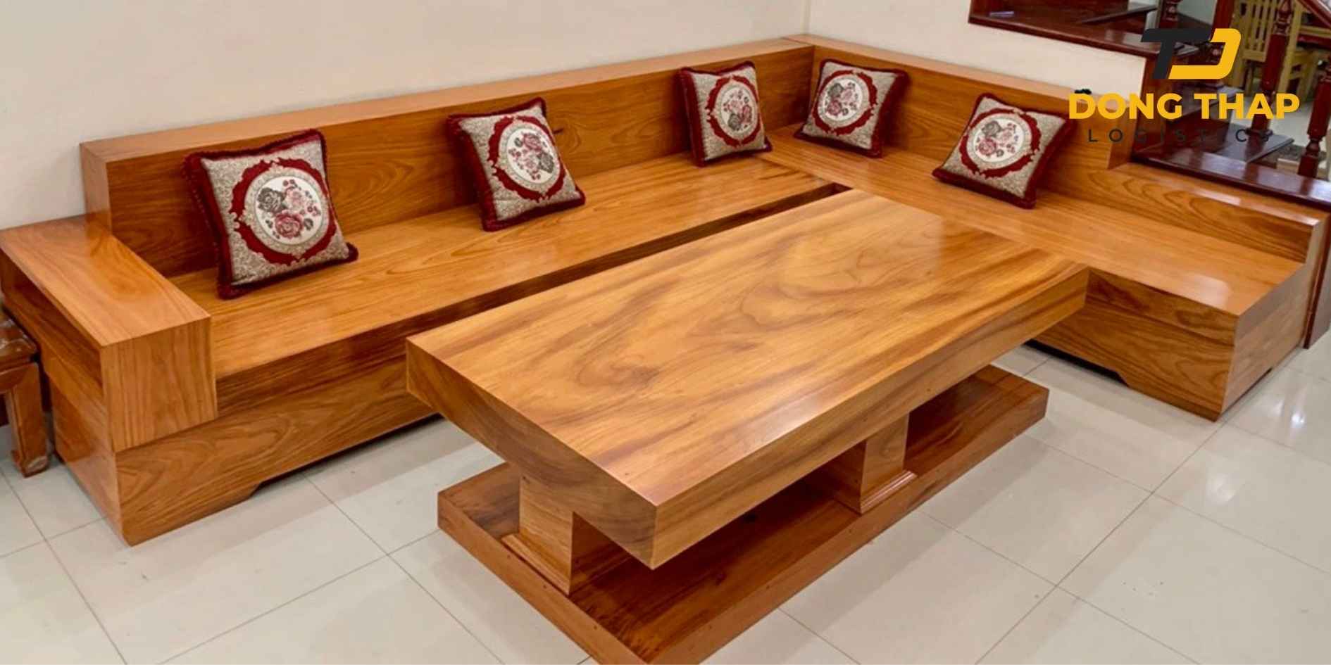 Vận Chuyển Sofa Gỗ Phòng Khách Sang Nhật Bản – Đóng Kiện An Toàn, Hạn Chế Trầy Xước
